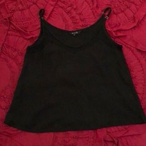 Flowy black tank 🖤